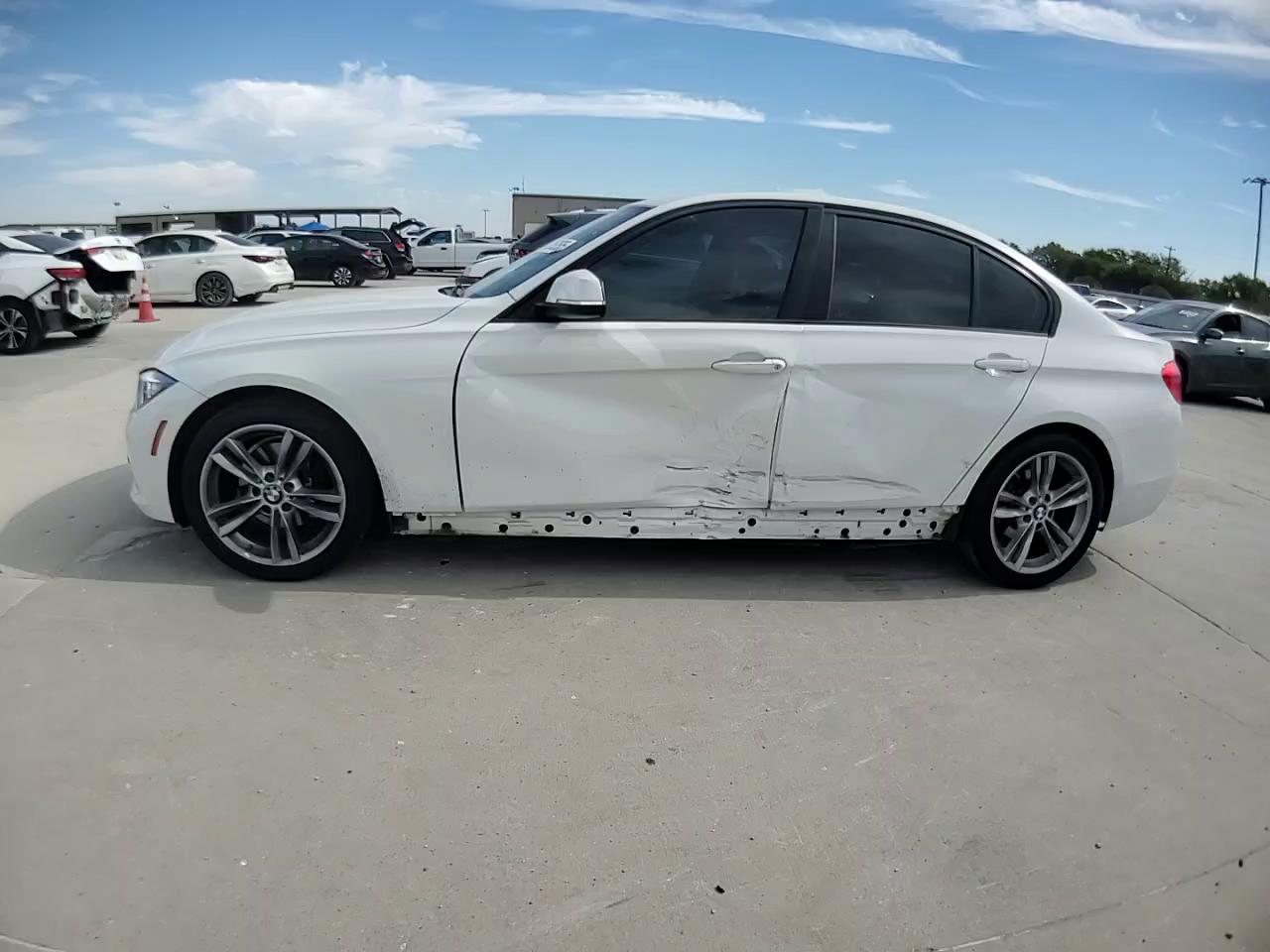 Фото: WBA8E1G36HNU16608