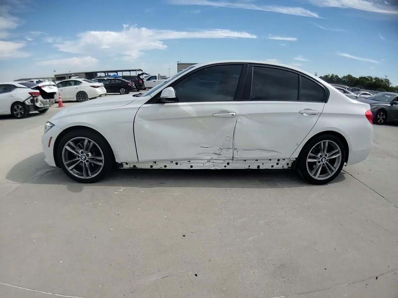 Фото: WBA8E1G36HNU16608