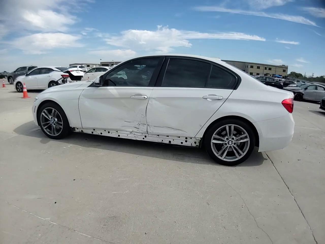 Фото: WBA8E1G36HNU16608