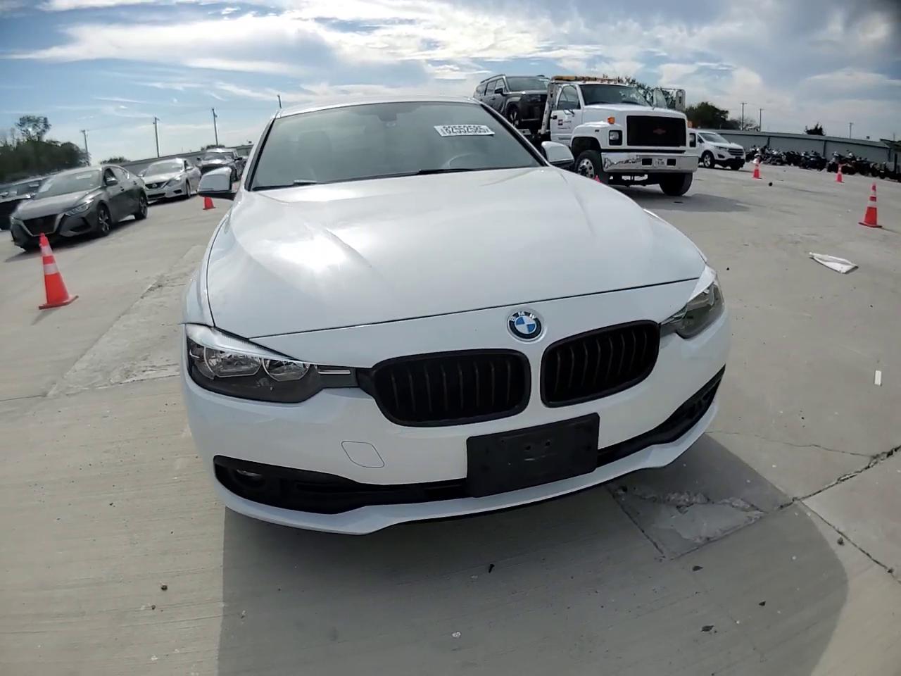 Фото: WBA8E1G36HNU16608