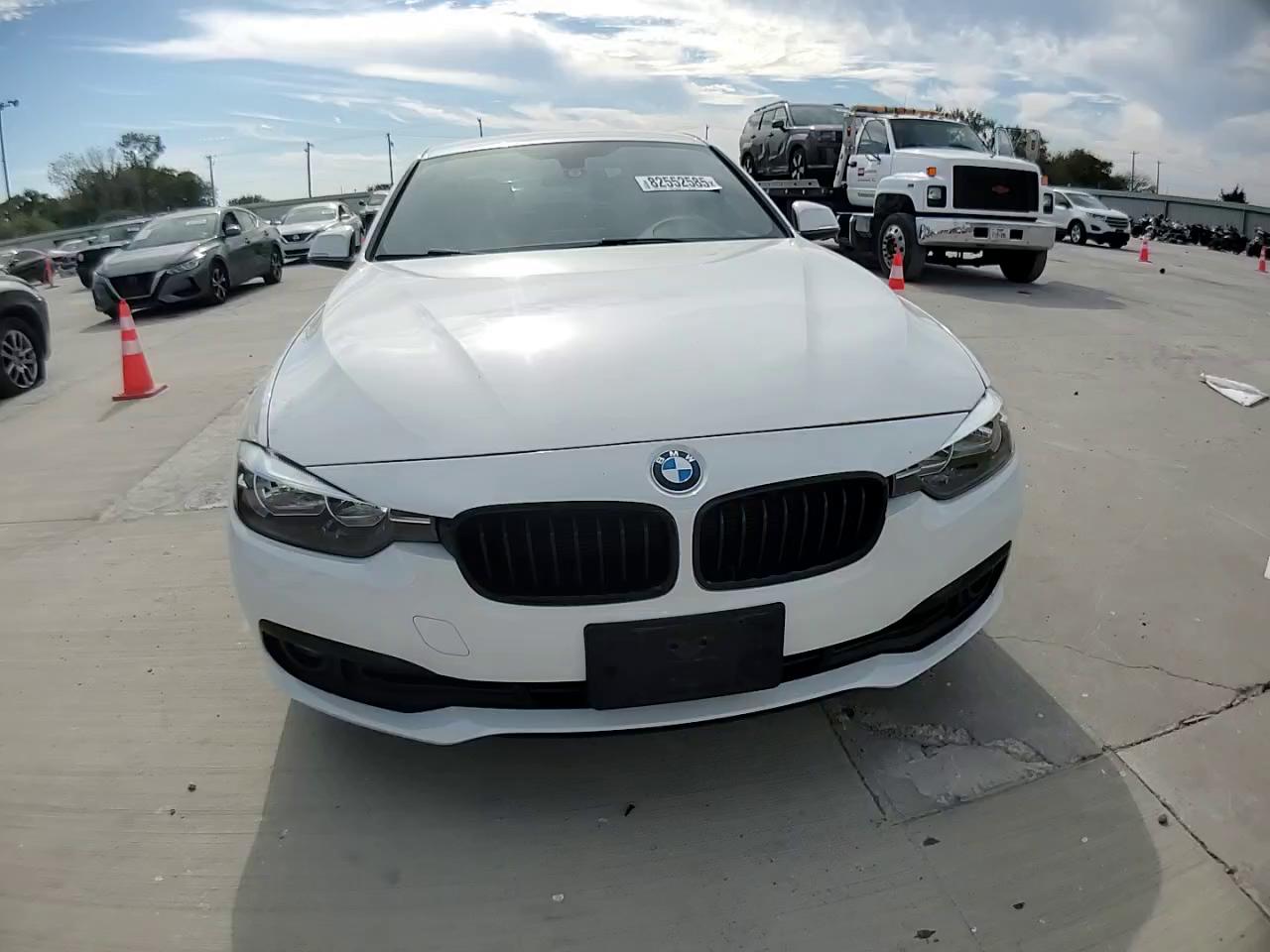 Фото: WBA8E1G36HNU16608