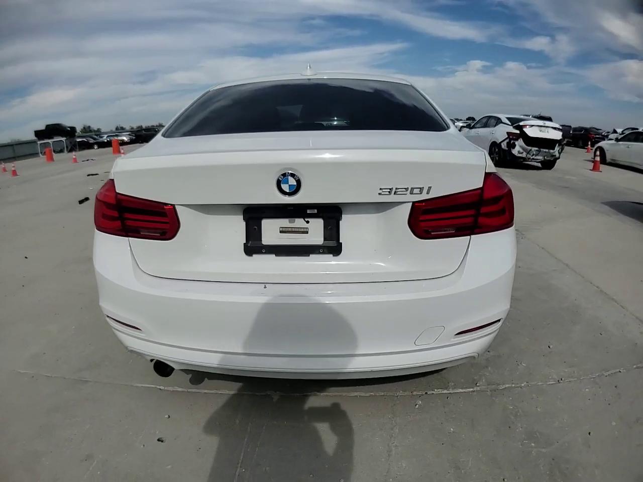 Фото: WBA8E1G36HNU16608