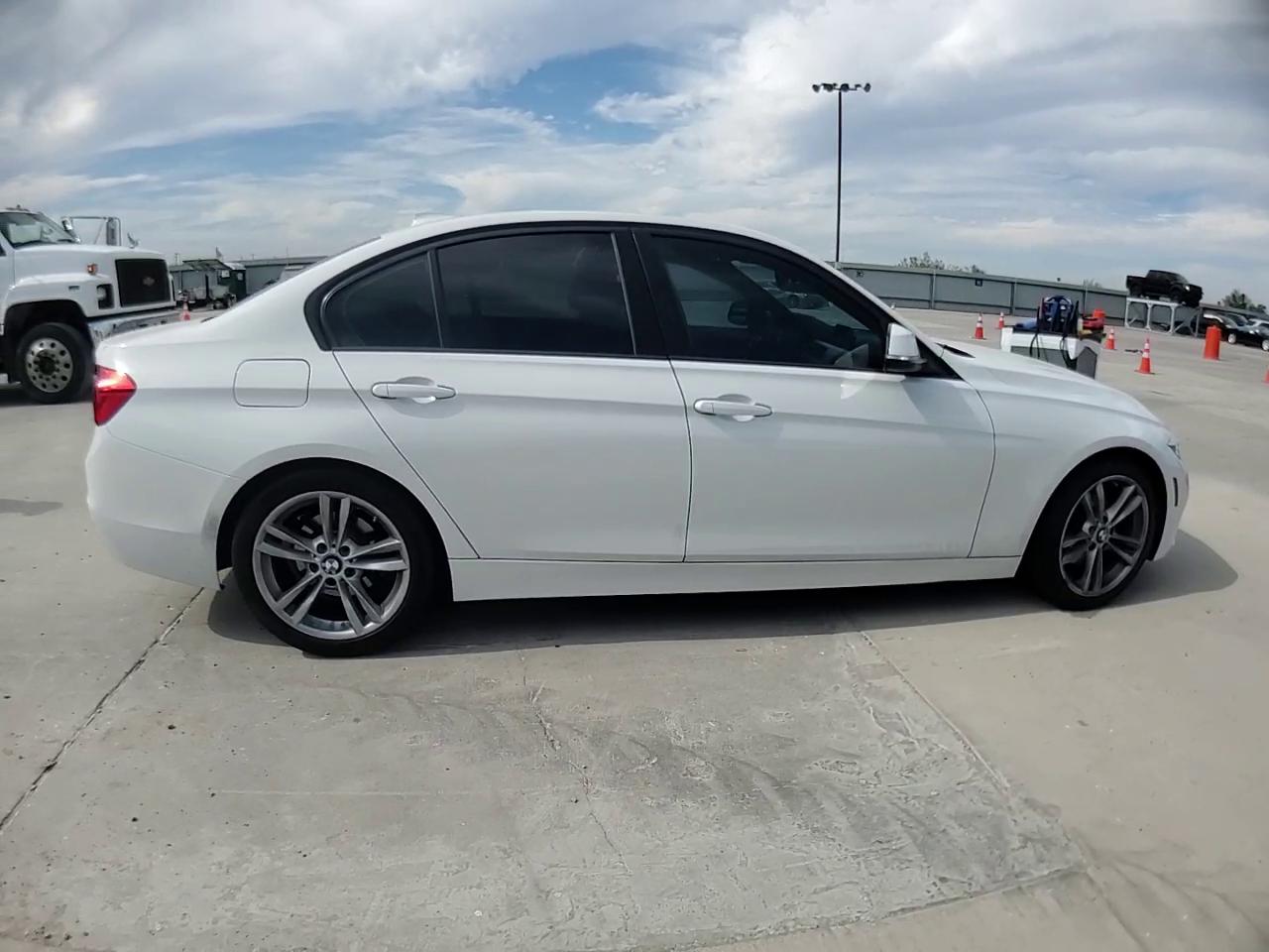 Фото: WBA8E1G36HNU16608