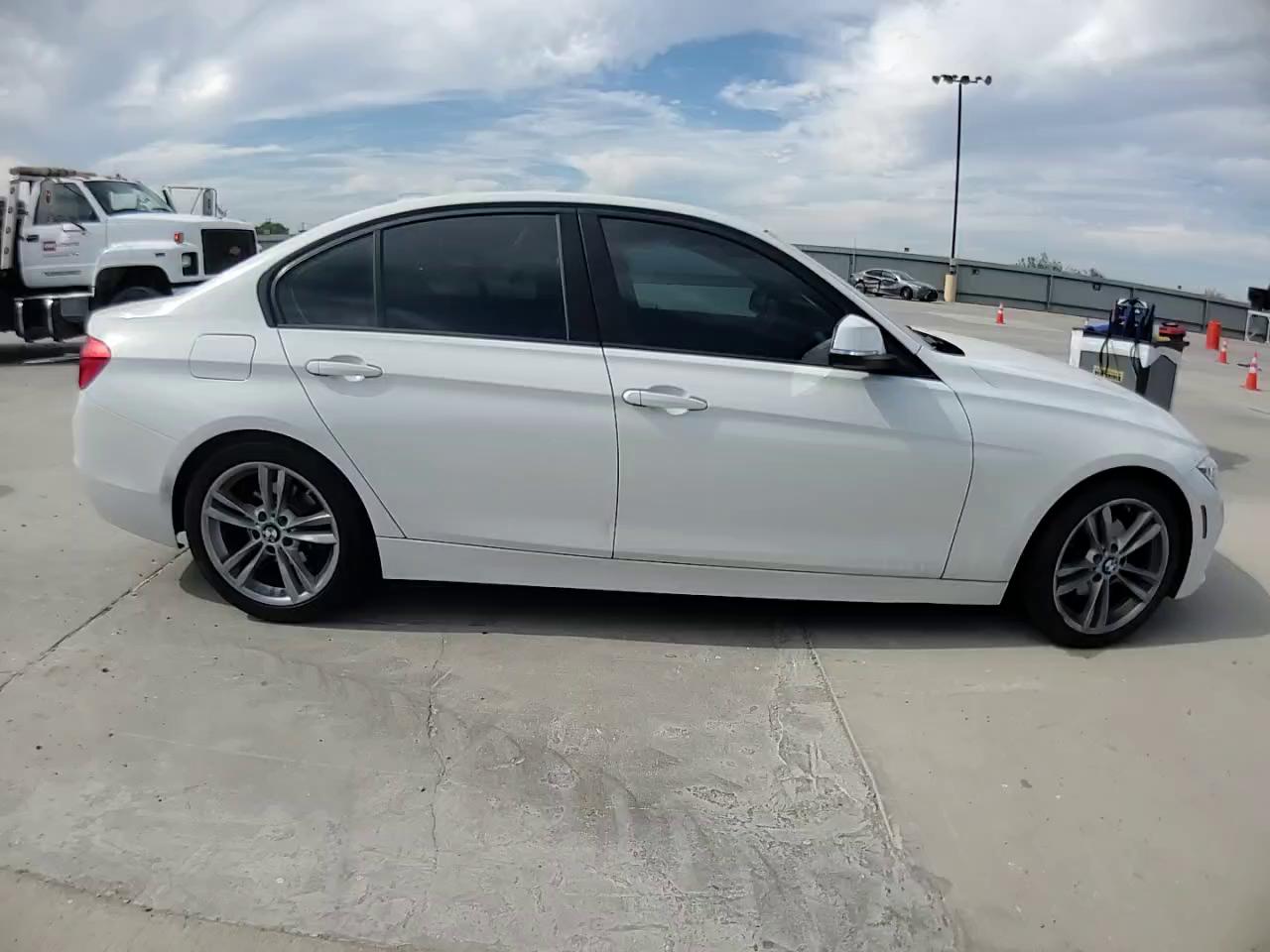 Фото: WBA8E1G36HNU16608