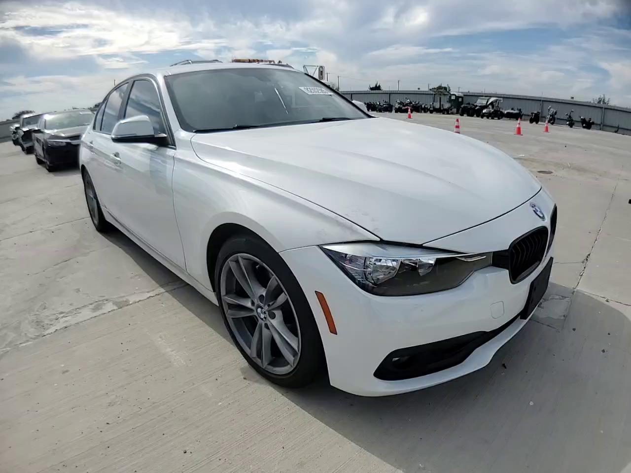 Фото: WBA8E1G36HNU16608