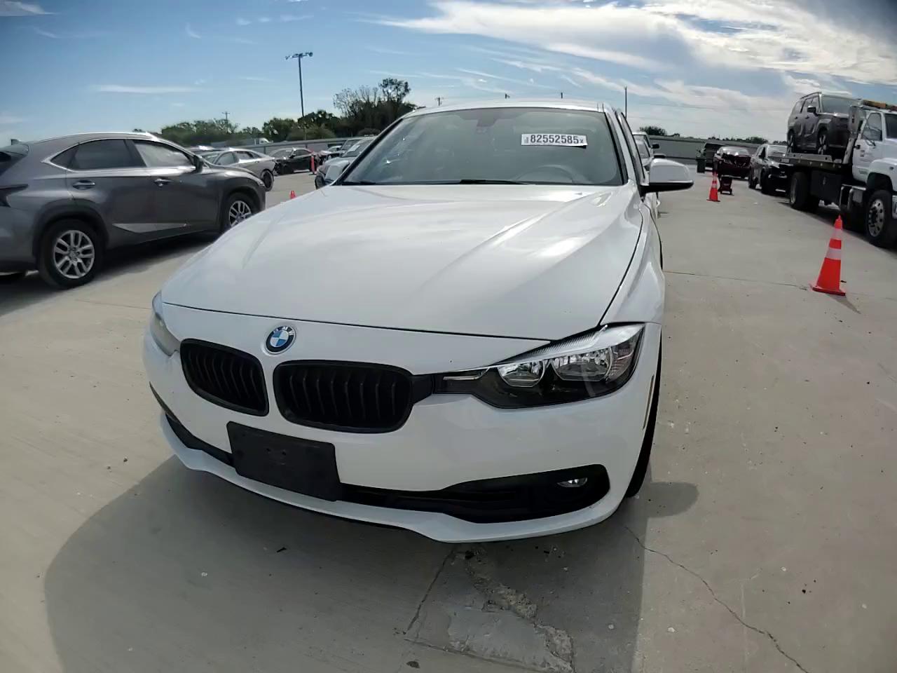 Фото: WBA8E1G36HNU16608