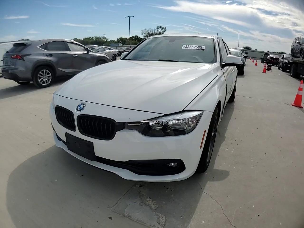 Фото: WBA8E1G36HNU16608