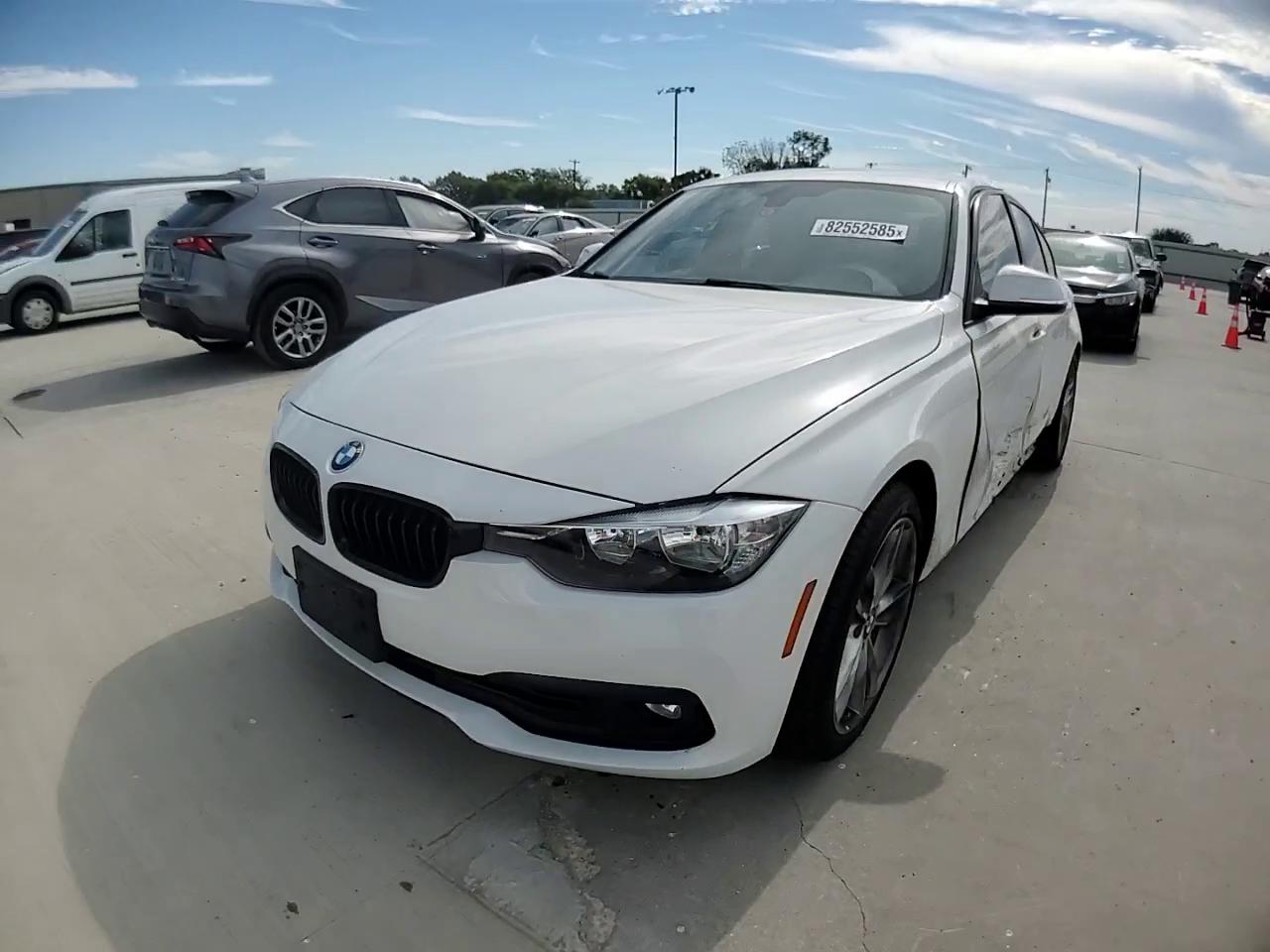 Фото: WBA8E1G36HNU16608