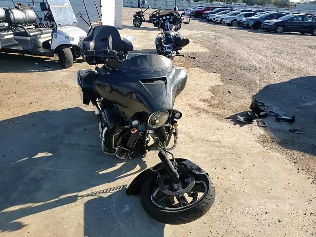 2017 Harley-Davidson Flhxs Street Glide Special VIN: 1HD1KRC13HB608021 Lot: 89807535