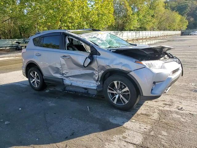 2017 Toyota Rav4 Xle VIN: 2T3RFREV9HW667879 Lot: 82256075