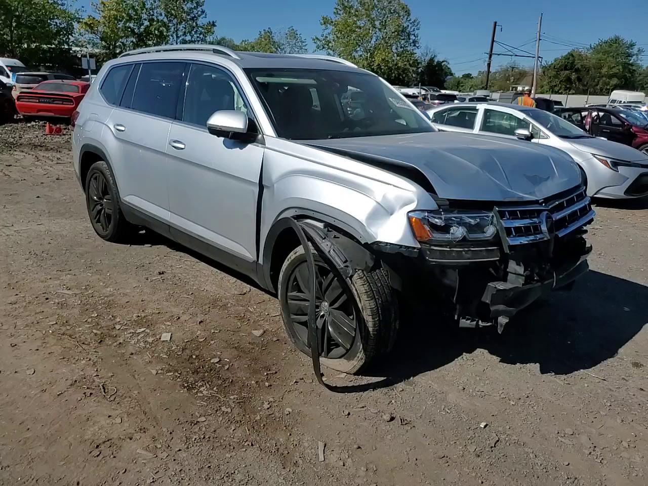 Фото: 1V2NR2CA7JC572273