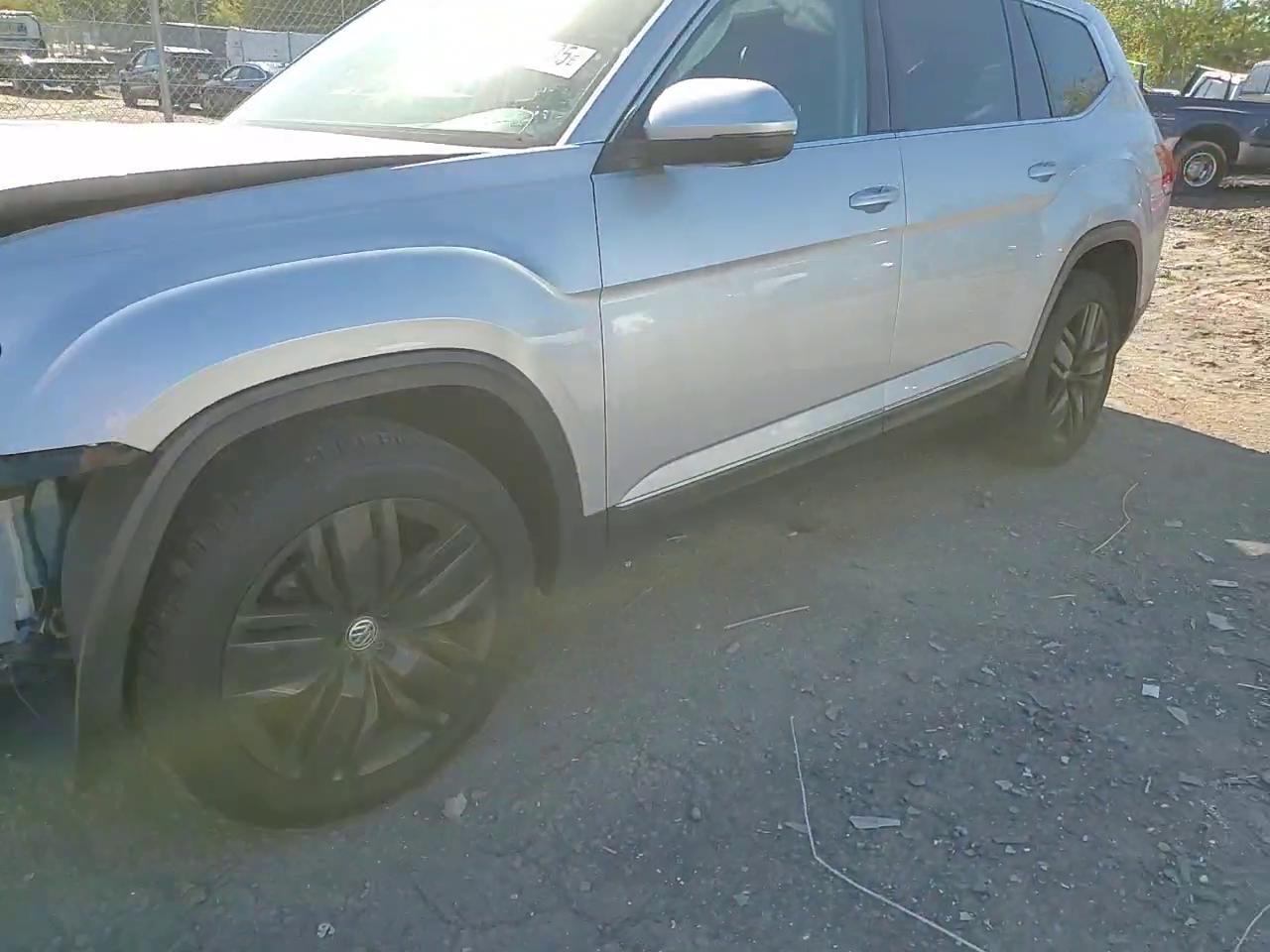 Фото: 1V2NR2CA7JC572273