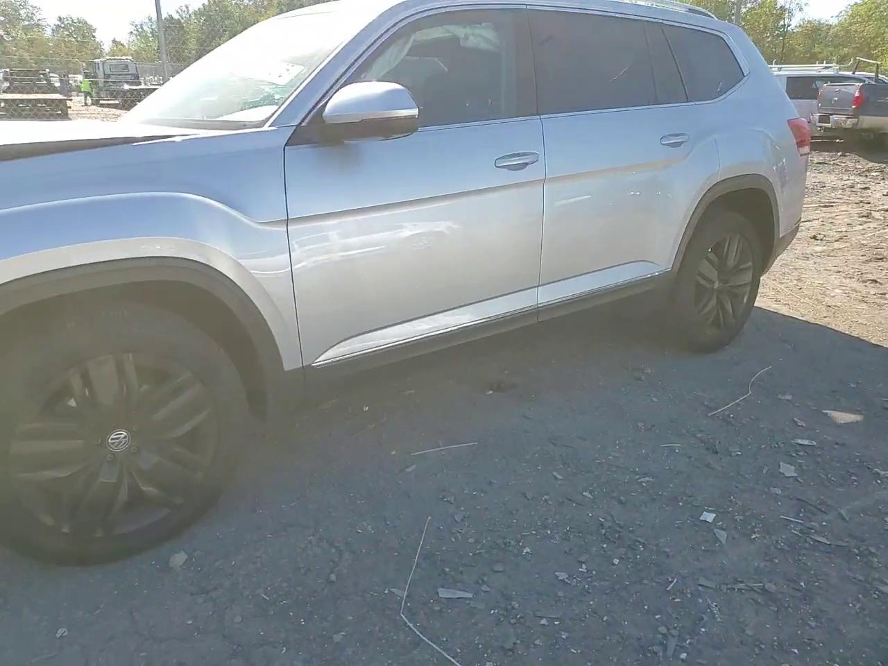 Фото: 1V2NR2CA7JC572273