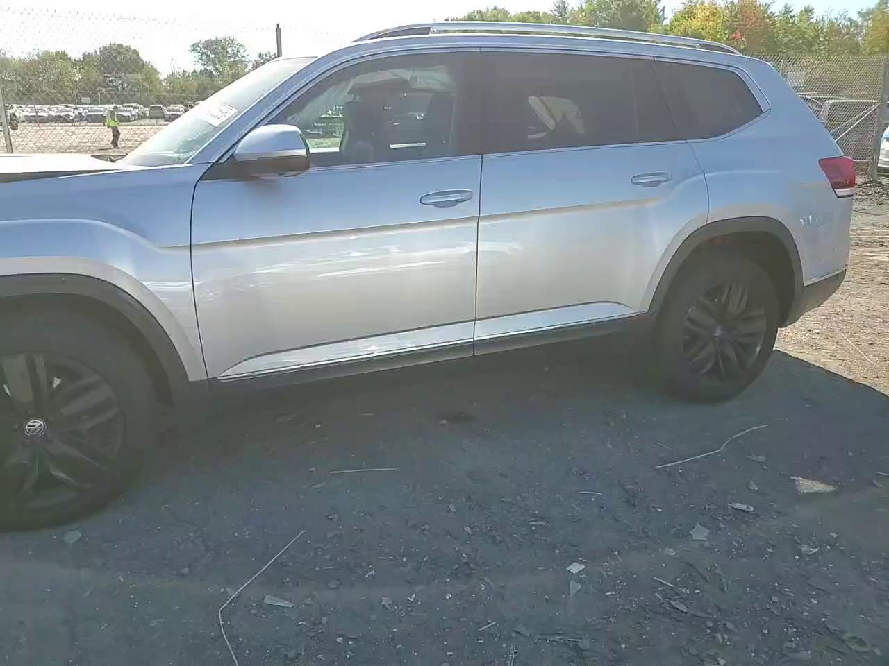 Фото: 1V2NR2CA7JC572273