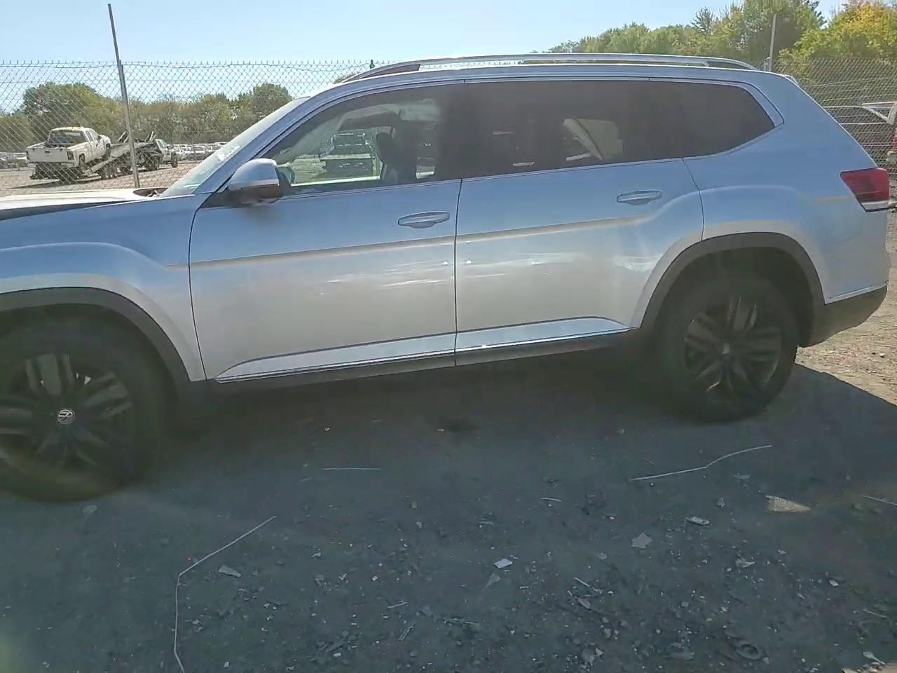 Фото: 1V2NR2CA7JC572273