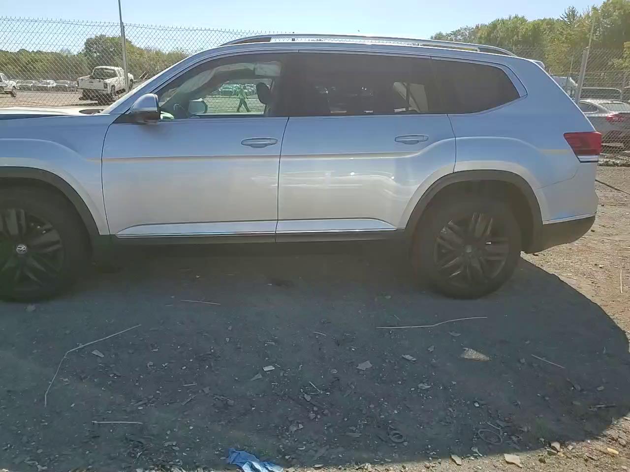 Фото: 1V2NR2CA7JC572273