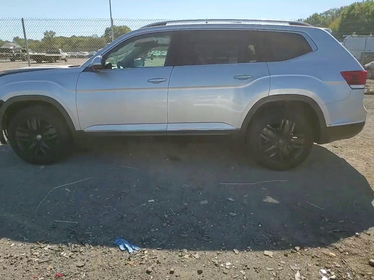 Фото: 1V2NR2CA7JC572273