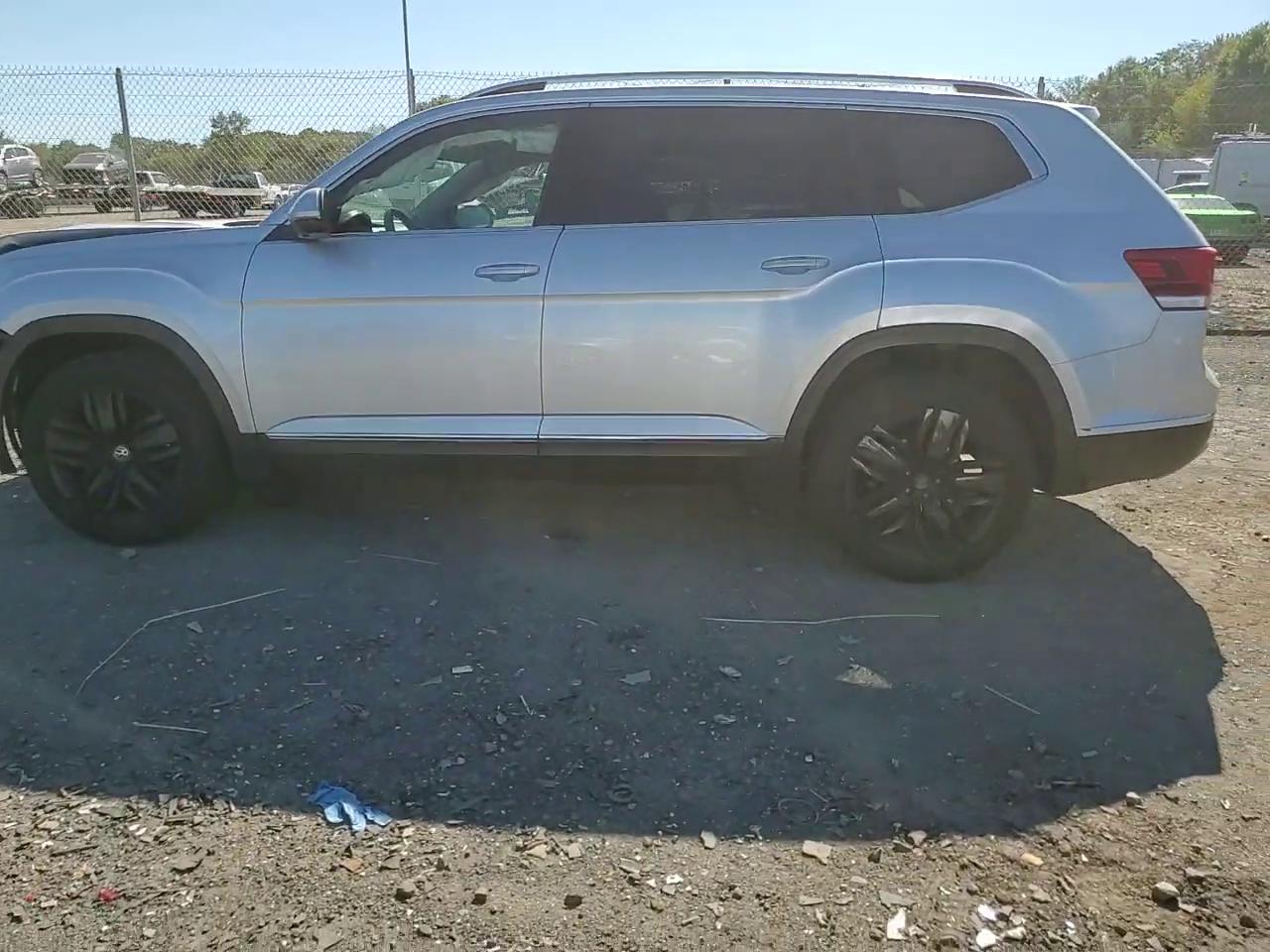 Фото: 1V2NR2CA7JC572273