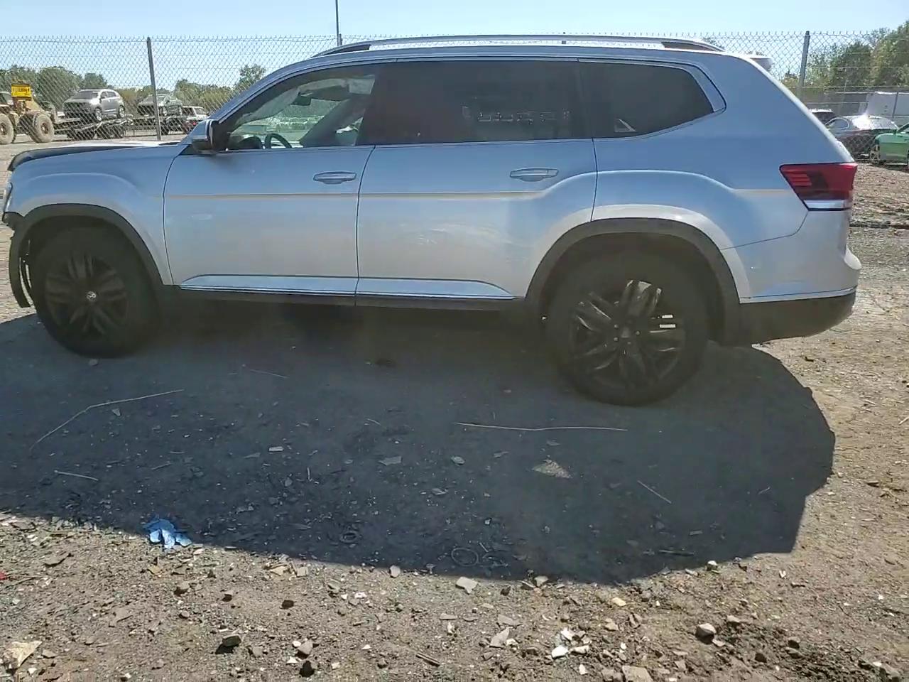 Фото: 1V2NR2CA7JC572273