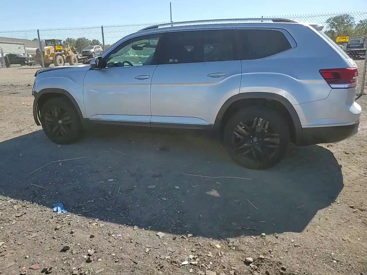 Фото: 1V2NR2CA7JC572273