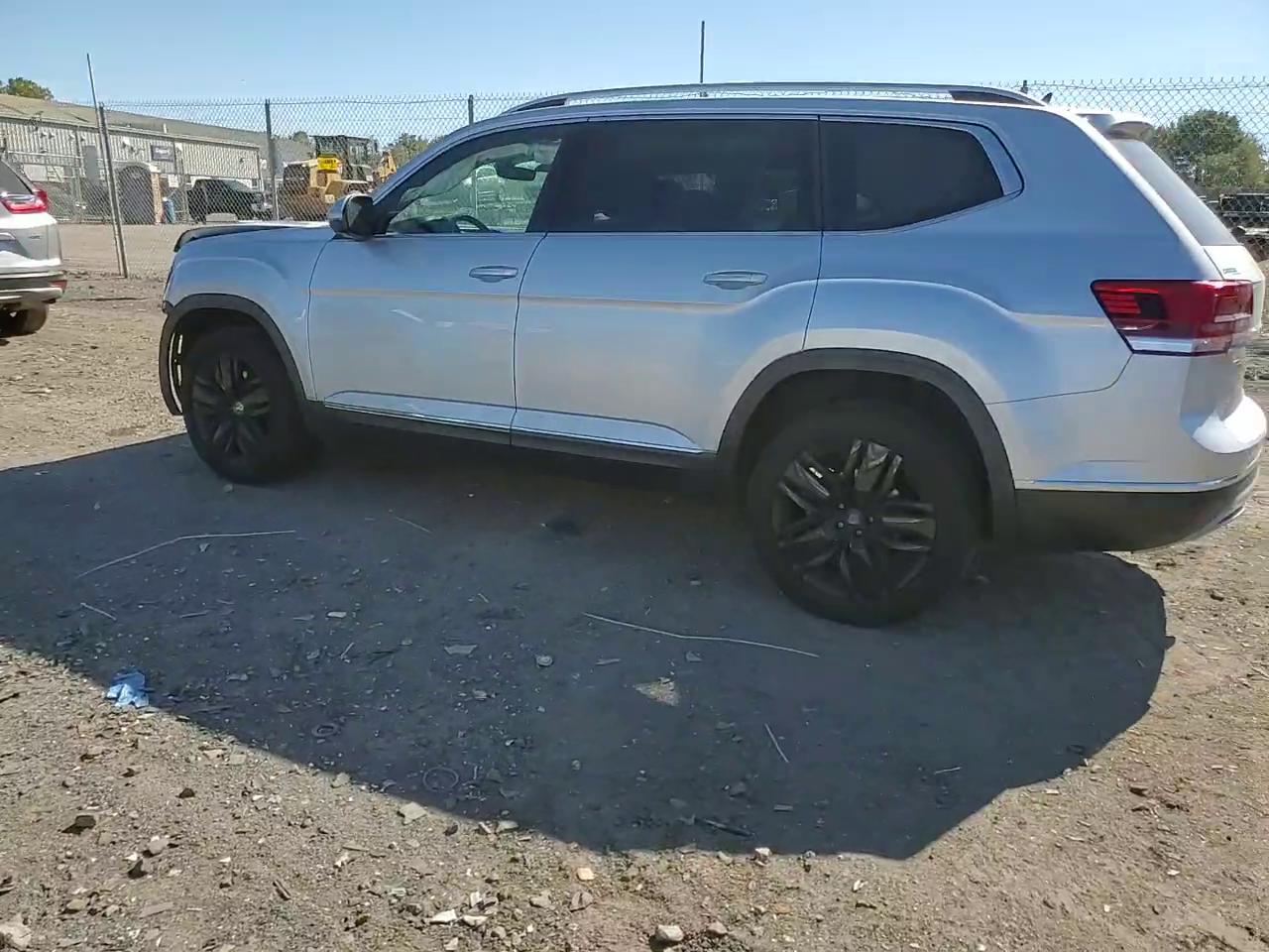 Фото: 1V2NR2CA7JC572273