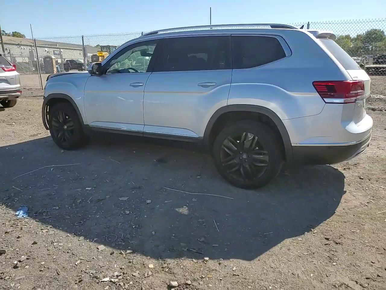 Фото: 1V2NR2CA7JC572273