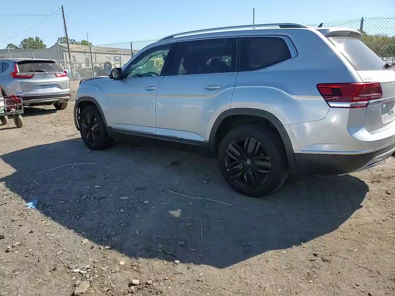 Фото: 1V2NR2CA7JC572273