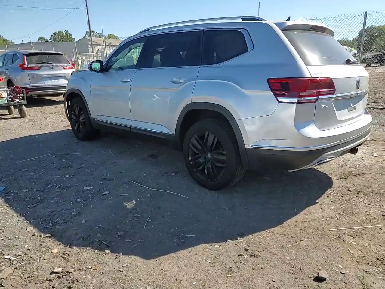 Фото: 1V2NR2CA7JC572273