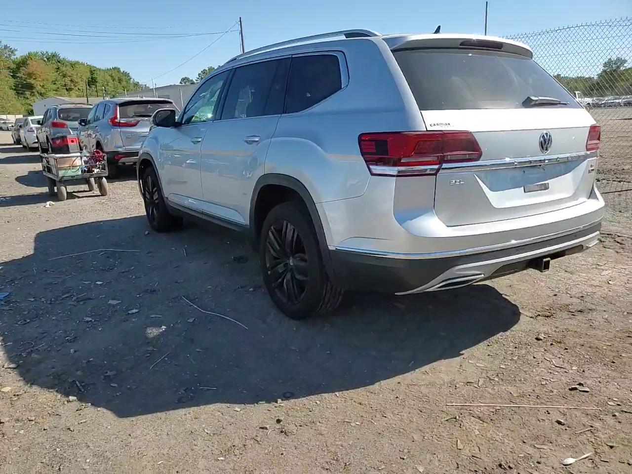 Фото: 1V2NR2CA7JC572273