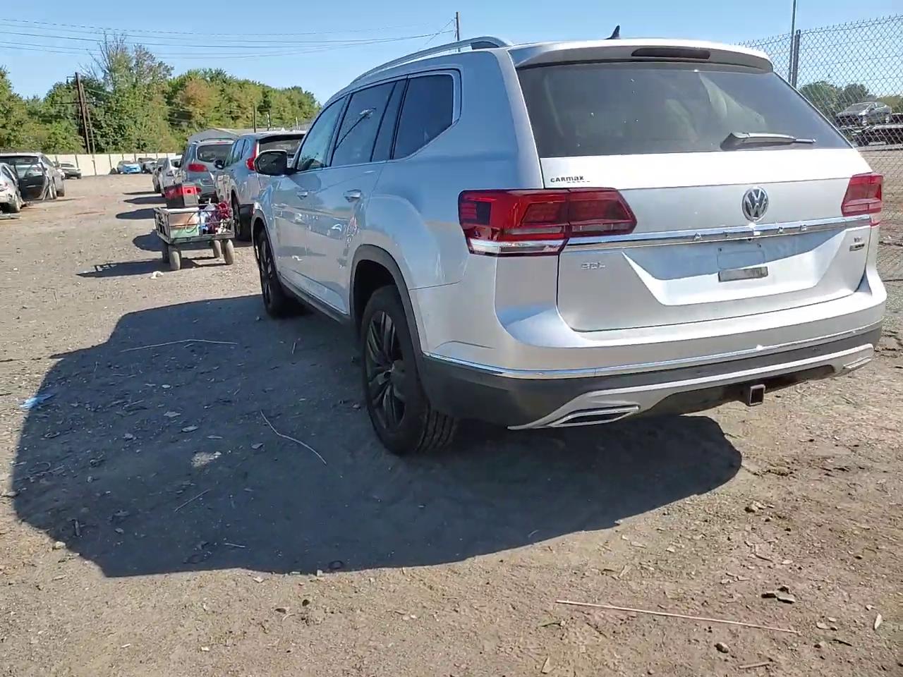 Фото: 1V2NR2CA7JC572273