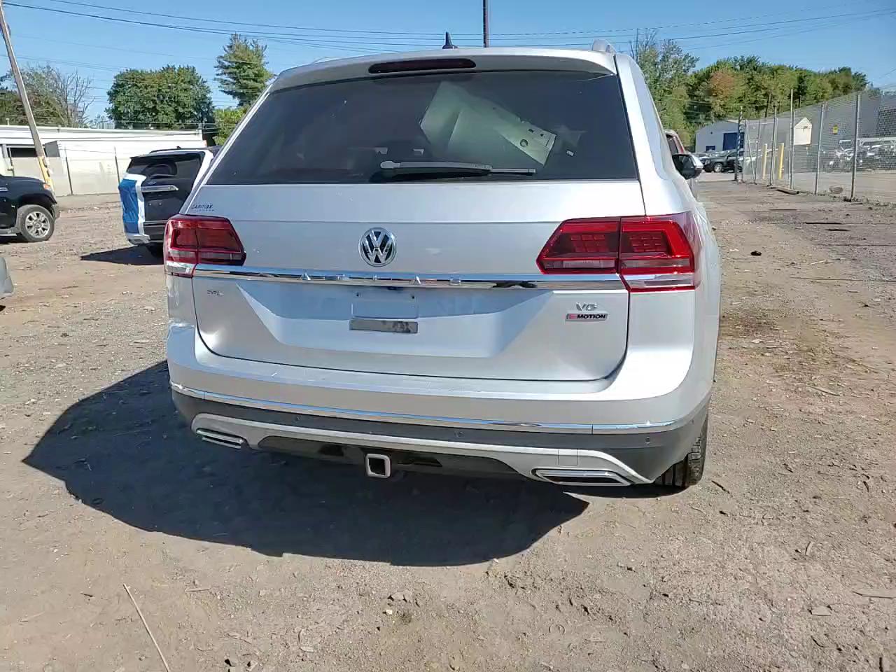 Фото: 1V2NR2CA7JC572273