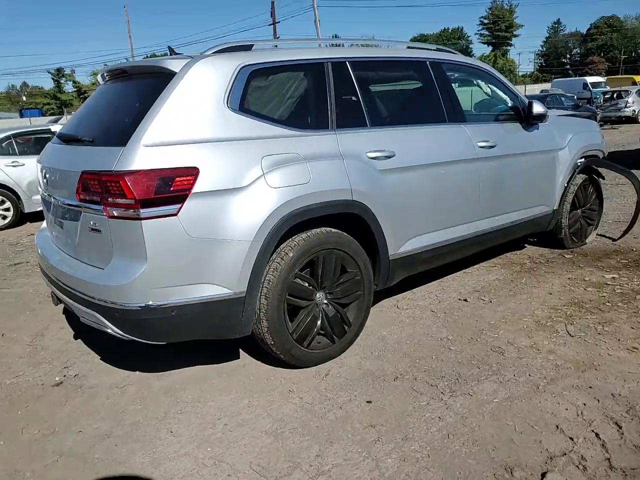 Фото: 1V2NR2CA7JC572273