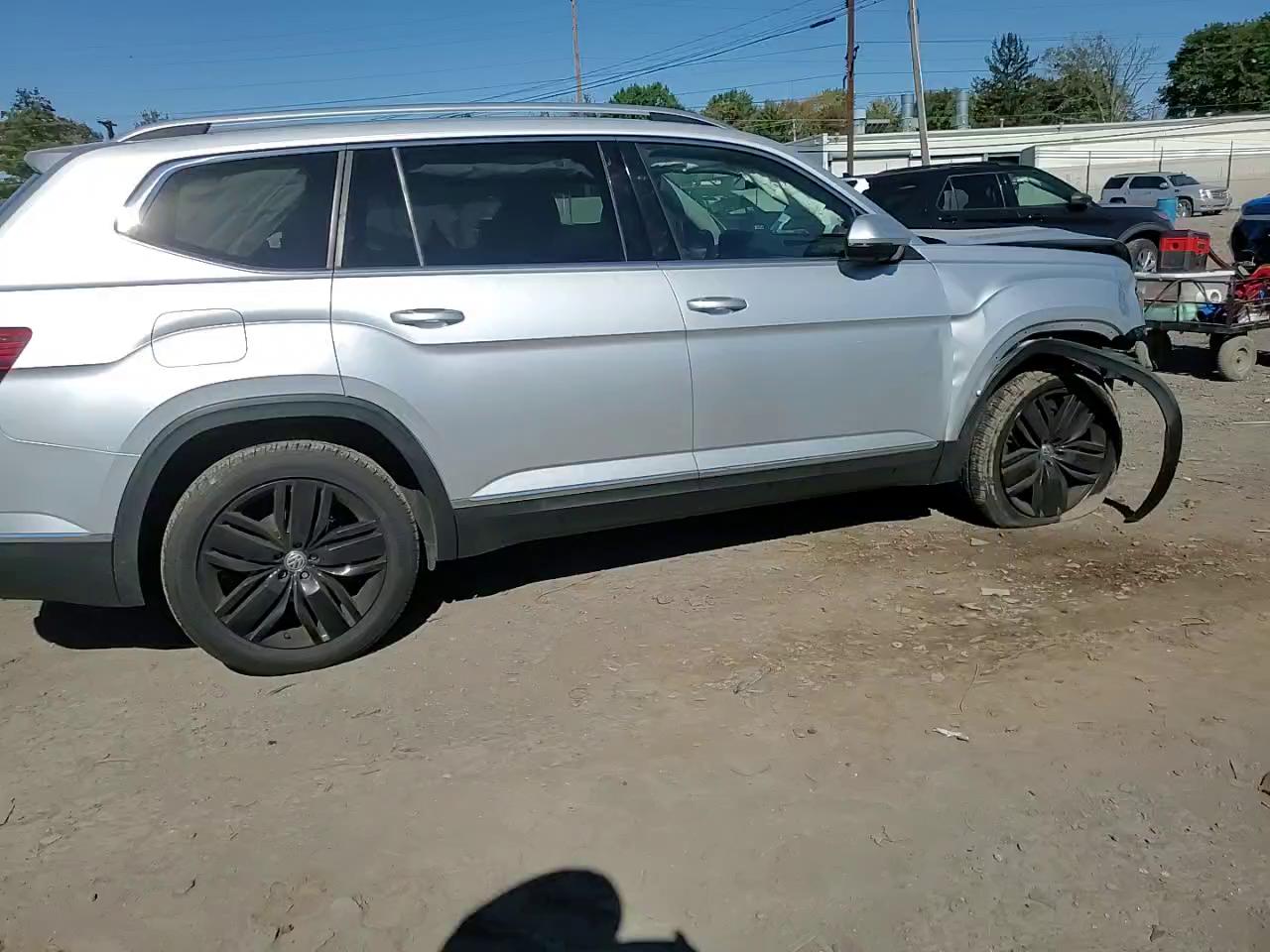 Фото: 1V2NR2CA7JC572273