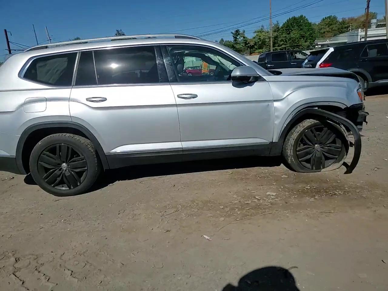 Фото: 1V2NR2CA7JC572273