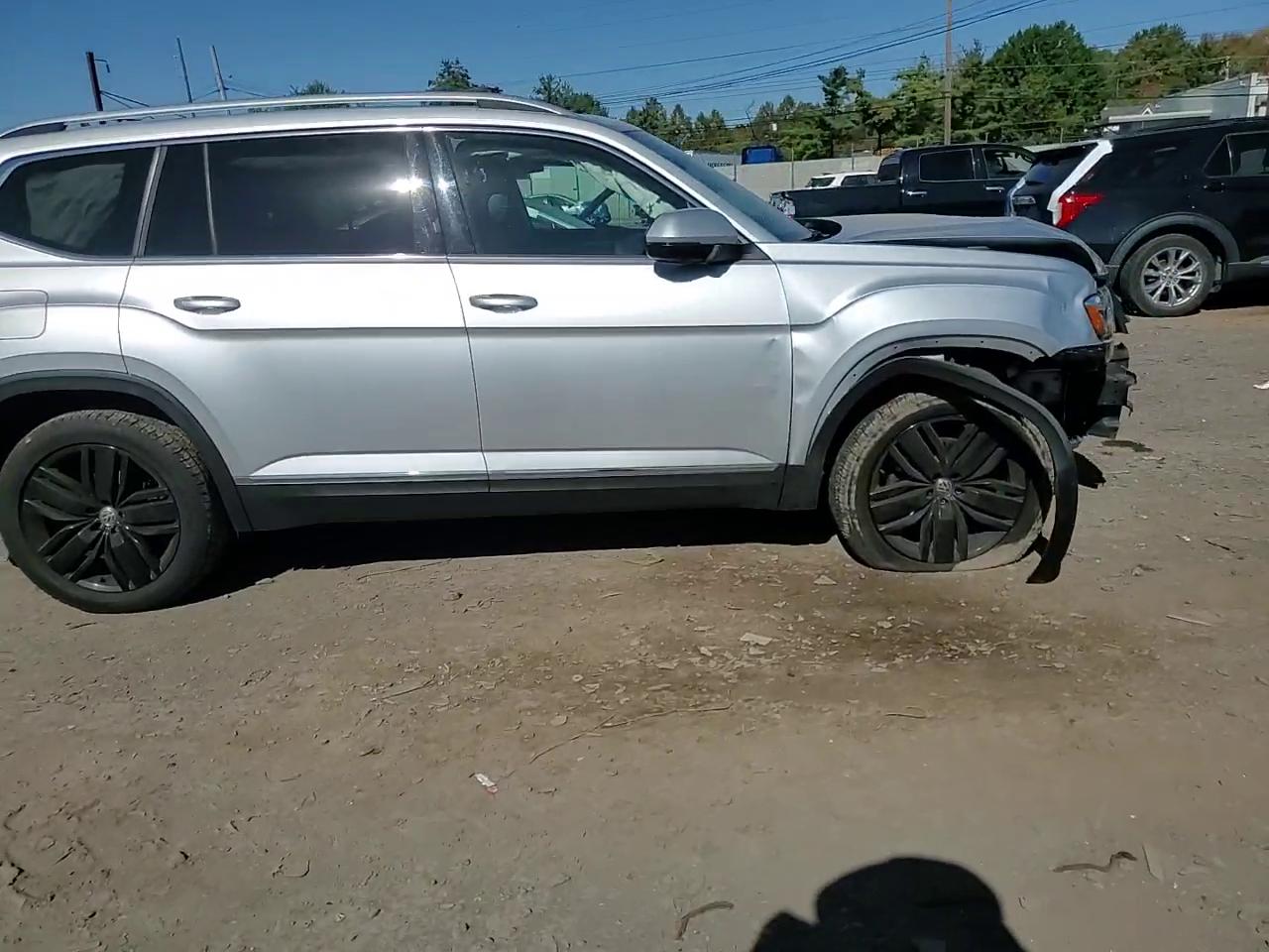 Фото: 1V2NR2CA7JC572273