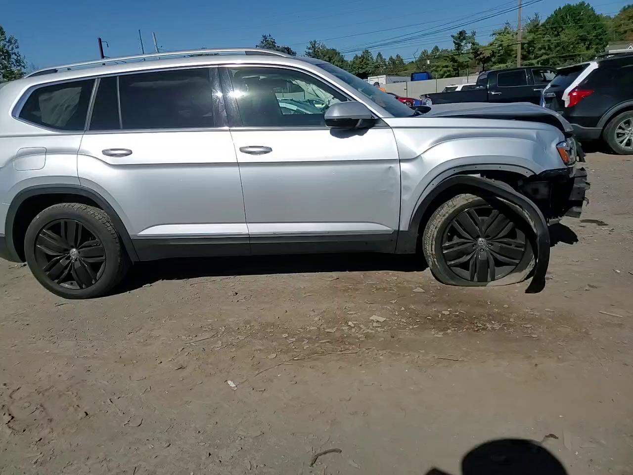 Фото: 1V2NR2CA7JC572273