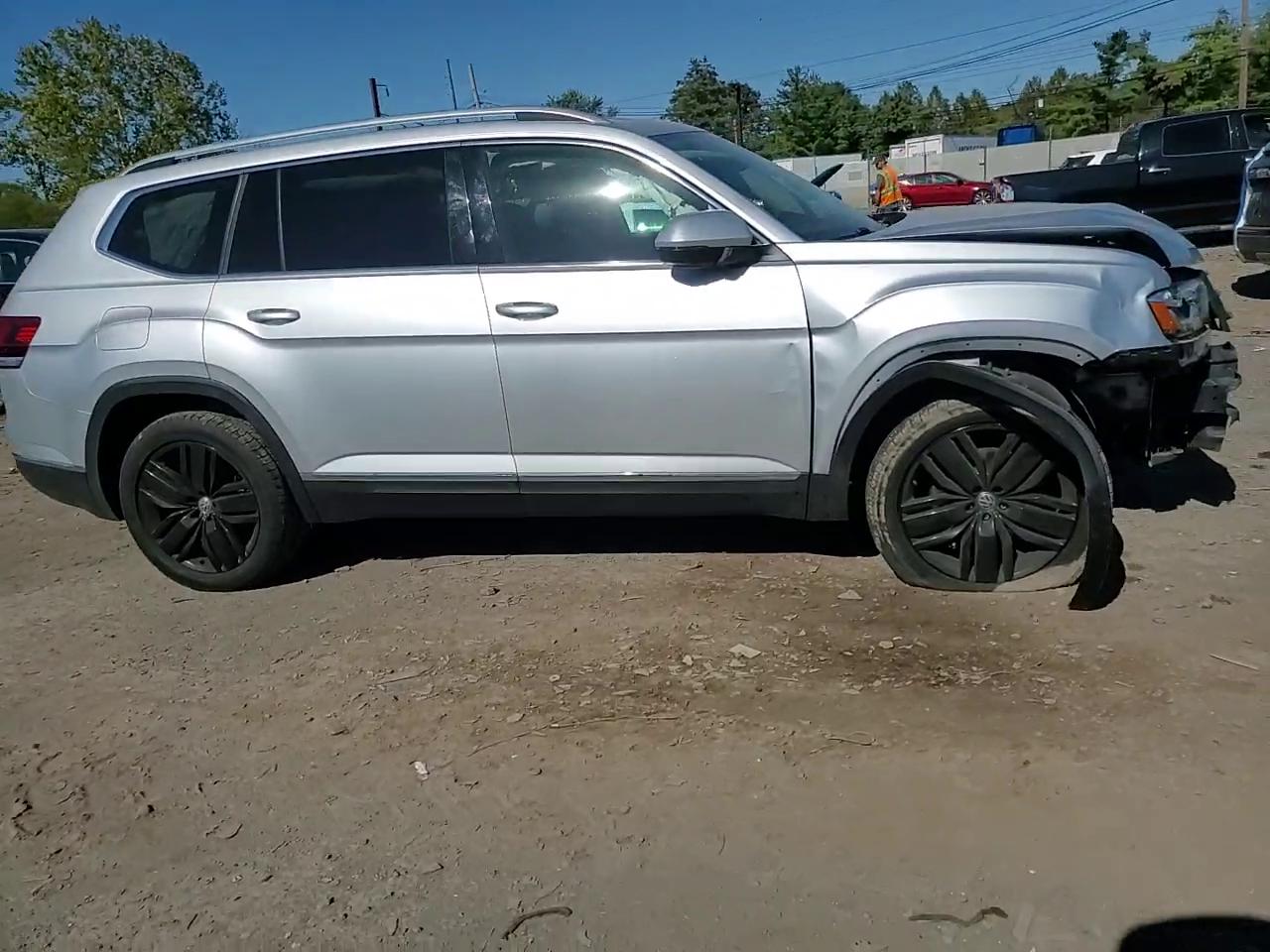 Фото: 1V2NR2CA7JC572273