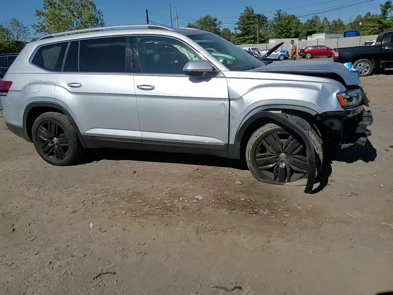 Фото: 1V2NR2CA7JC572273