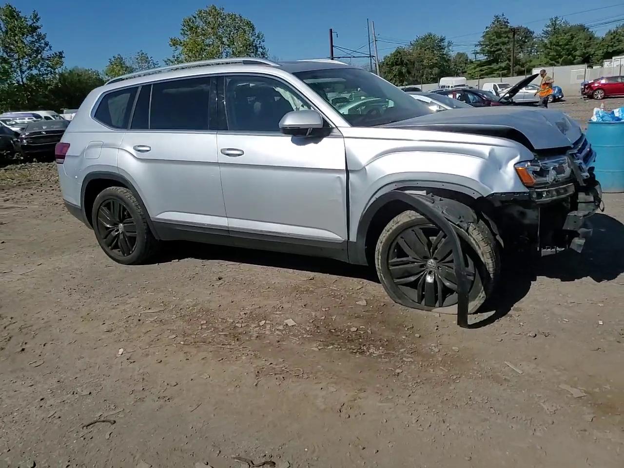 Фото: 1V2NR2CA7JC572273