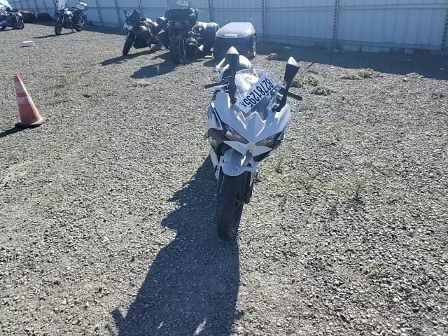 2025 Kawasaki Ex500 VIN: ML5EXGG14SDA52233 Lot: 82781295