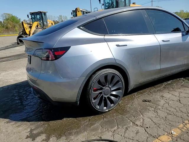 2024 Tesla Model Y VIN: 7SAYGDEF9RA317728 Lot: 85149345