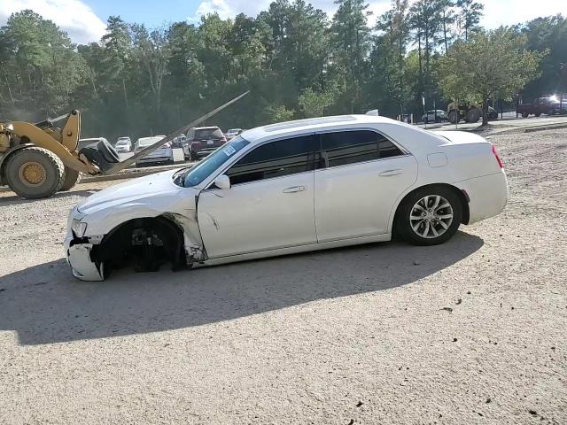 2016 Chrysler 300 Limited VIN: 2C3CCAAG4GH235422 Lot: 82301395