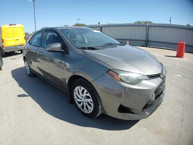 2018 Toyota Corolla L VIN: 5YFBURHE2JP802316 Lot: 82380645