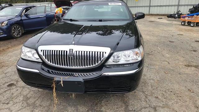 2011 Lincoln Town Car Signature Long Wheelbase VIN: 2LNBL8FV3BX762627 Lot: 90146575