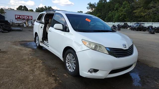 2013 Toyota Sienna Xle VIN: 5TDYK3DC4DS405008 Lot: 84194585