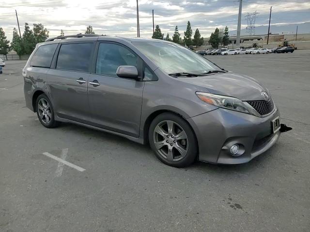 2017 Toyota Sienna Se VIN: 5TDXZ3DC8HS801648 Lot: 82367435