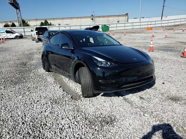 2024 Tesla Model Y VIN: 7SAYGDEE3RF132701 Lot: 82279525