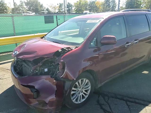 2011 Toyota Sienna Xle VIN: 5TDYK3DC5BS110917 Lot: 84935105