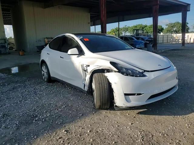 2024 Tesla Model Y VIN: 7SAYGDEE1RA257600 Lot: 89577555