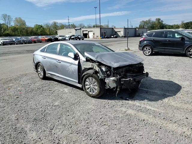 2016 Hyundai Sonata Hybrid VIN: KMHE24L18GA037244 Lot: 86216525
